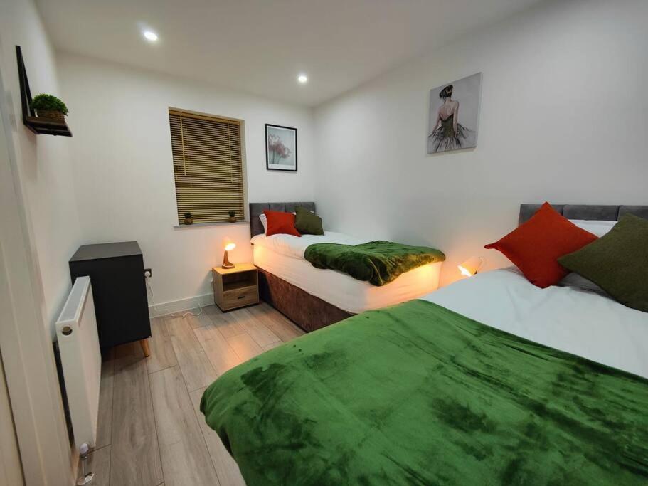 7 Guests - 4 Bedroom - Free Wi-Fi - קטרינג מראה חיצוני תמונה