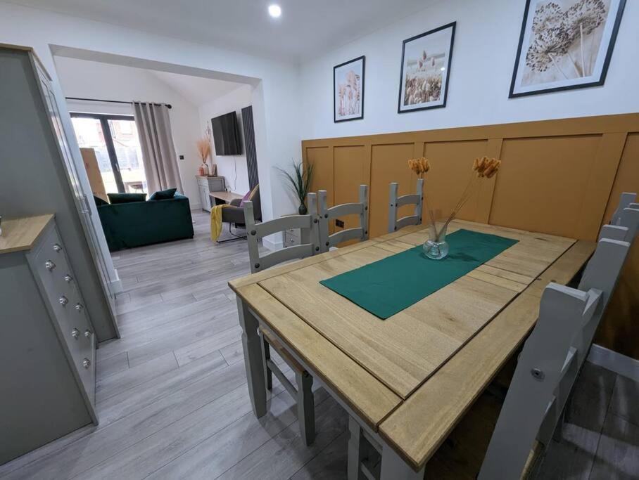 7 Guests - 4 Bedroom - Free Wi-Fi - קטרינג מראה חיצוני תמונה