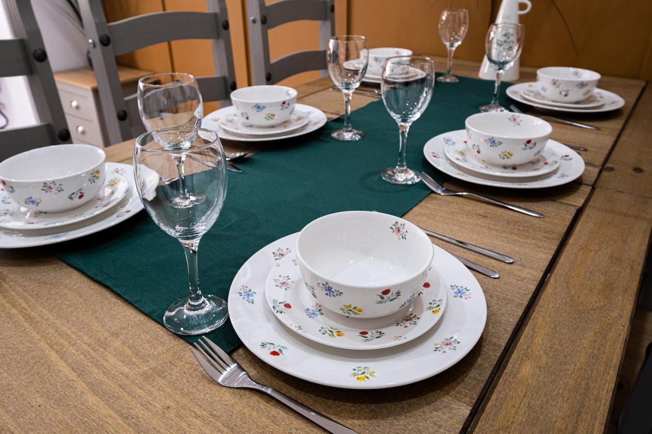 7 Guests - 4 Bedroom - Free Wi-Fi - קטרינג מראה חיצוני תמונה